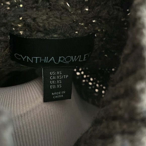 Cynthia Rowey• Green sweater - Picture 6 of 7